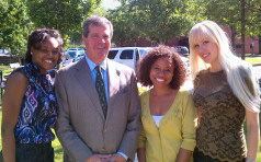 Mayor visits with students