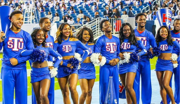 cheerleaders group shot